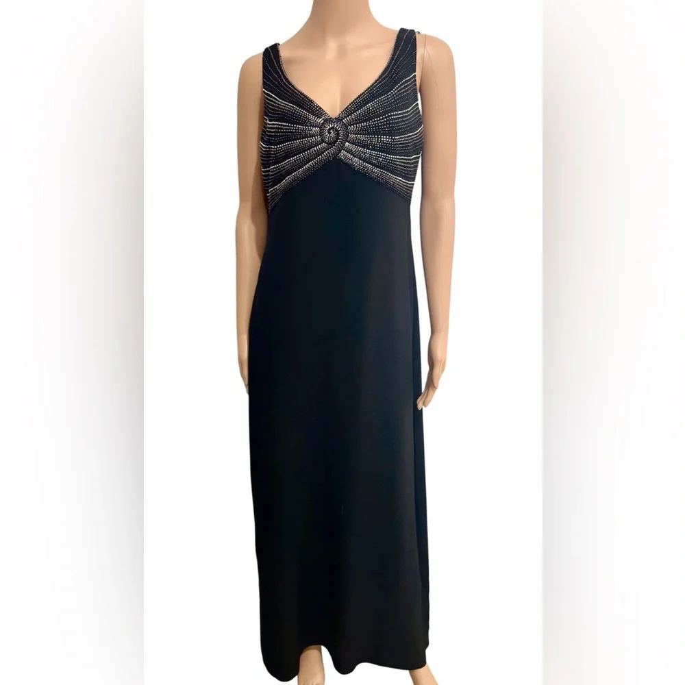 Stunning black Daymor Couture evening dress featuring intricate beaded detail. - Picture 3 of 6